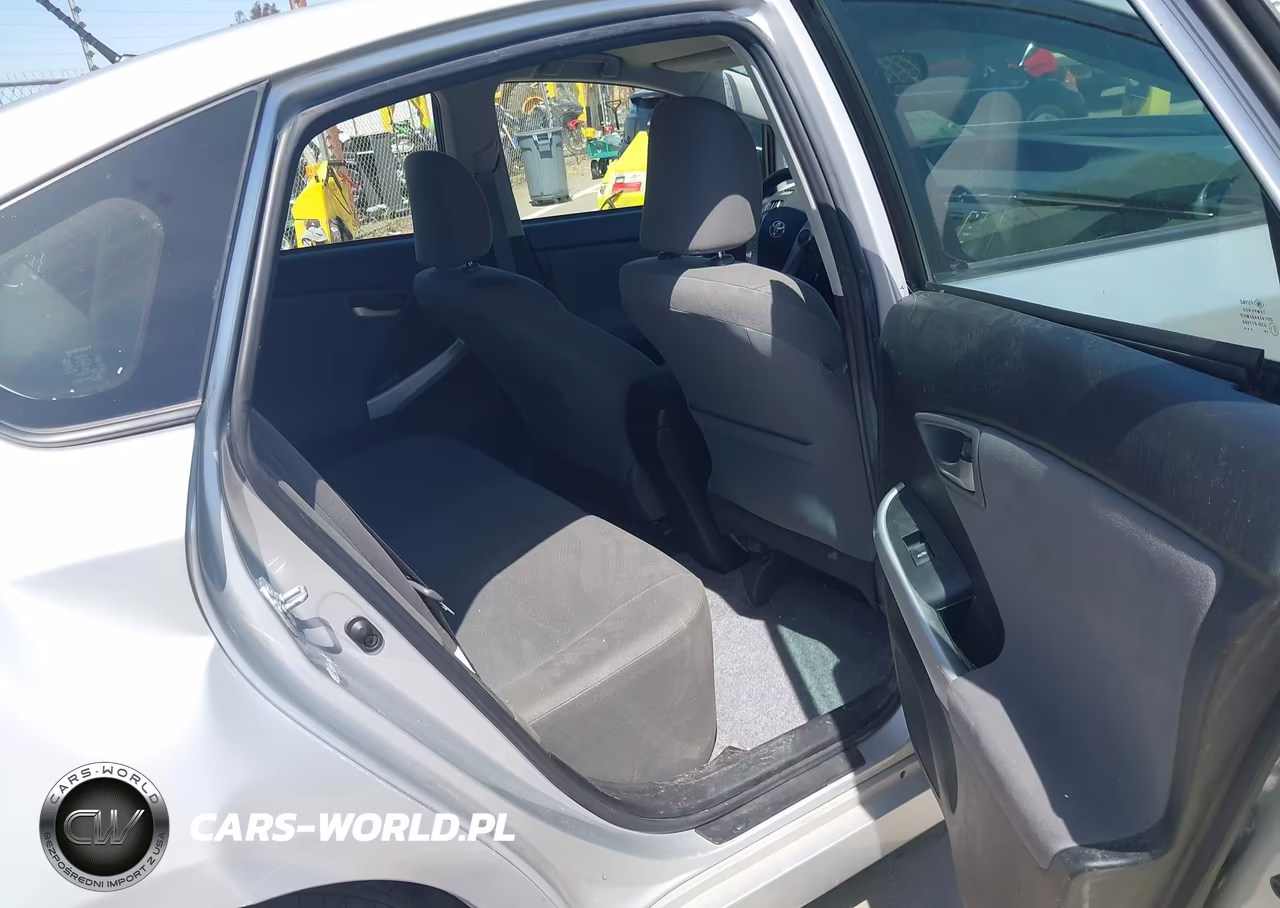 2015 Toyota Prius Two VIN:JTDKN3DU4F0458223 - 8