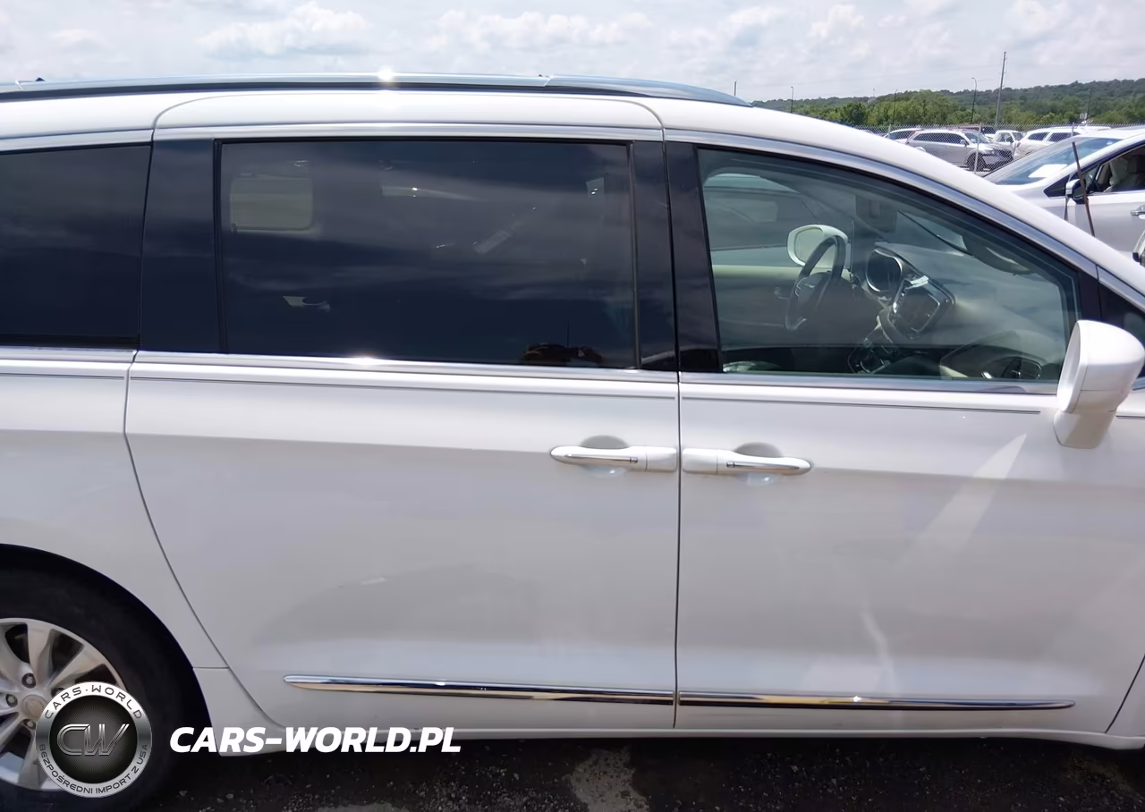 2019 Chrysler Pacifica Touring L VIN:2C4RC1BG5KR531704 - 13