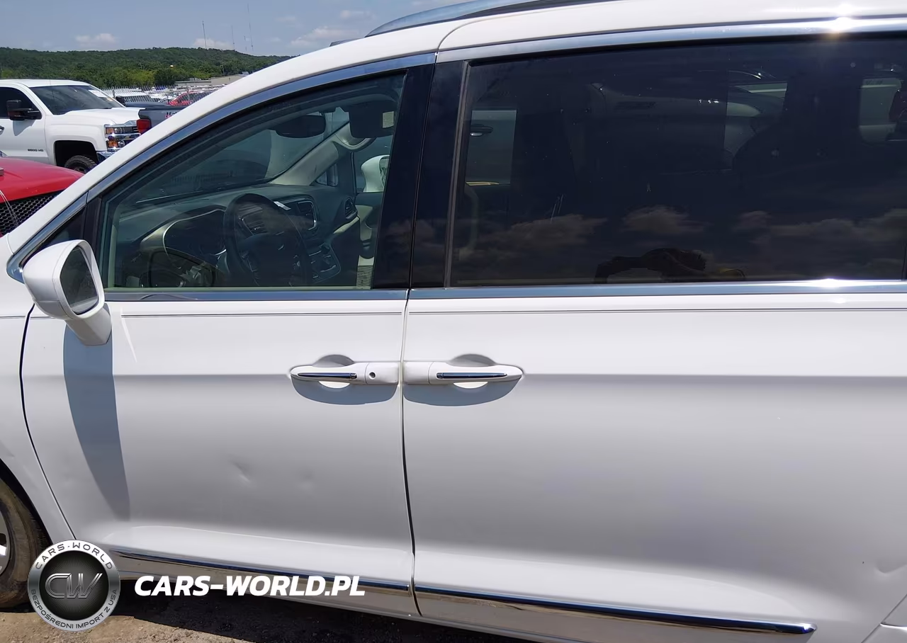 2019 Chrysler Pacifica Touring L VIN:2C4RC1BG5KR531704 - 14