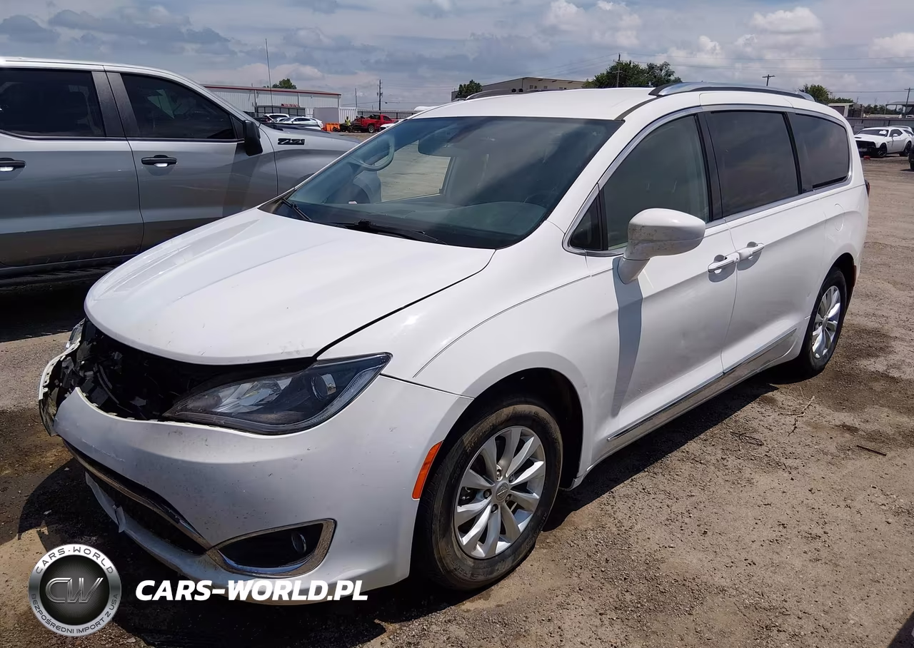 2019 Chrysler Pacifica Touring L VIN:2C4RC1BG5KR531704 - 2