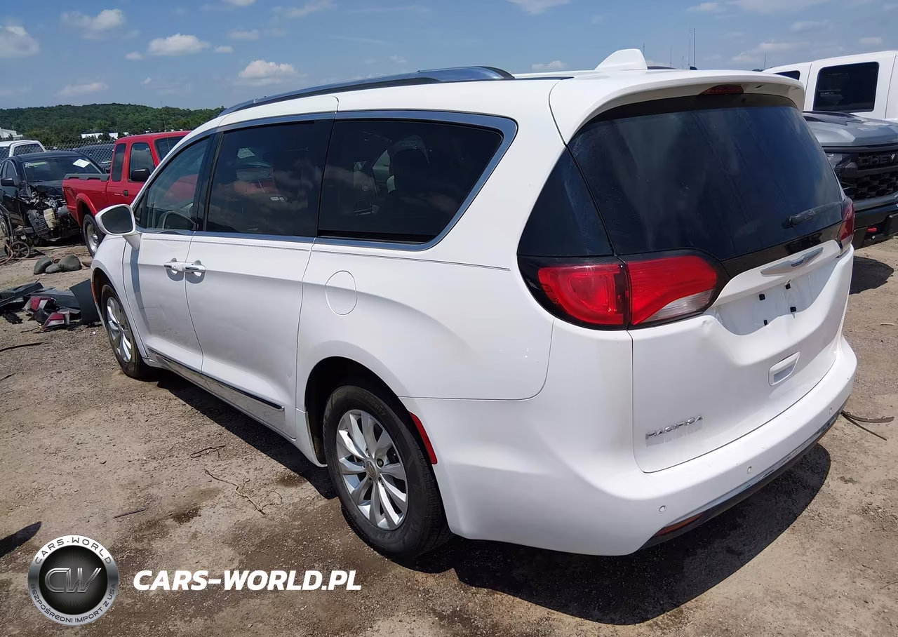2019 Chrysler Pacifica Touring L VIN:2C4RC1BG5KR531704 - 3