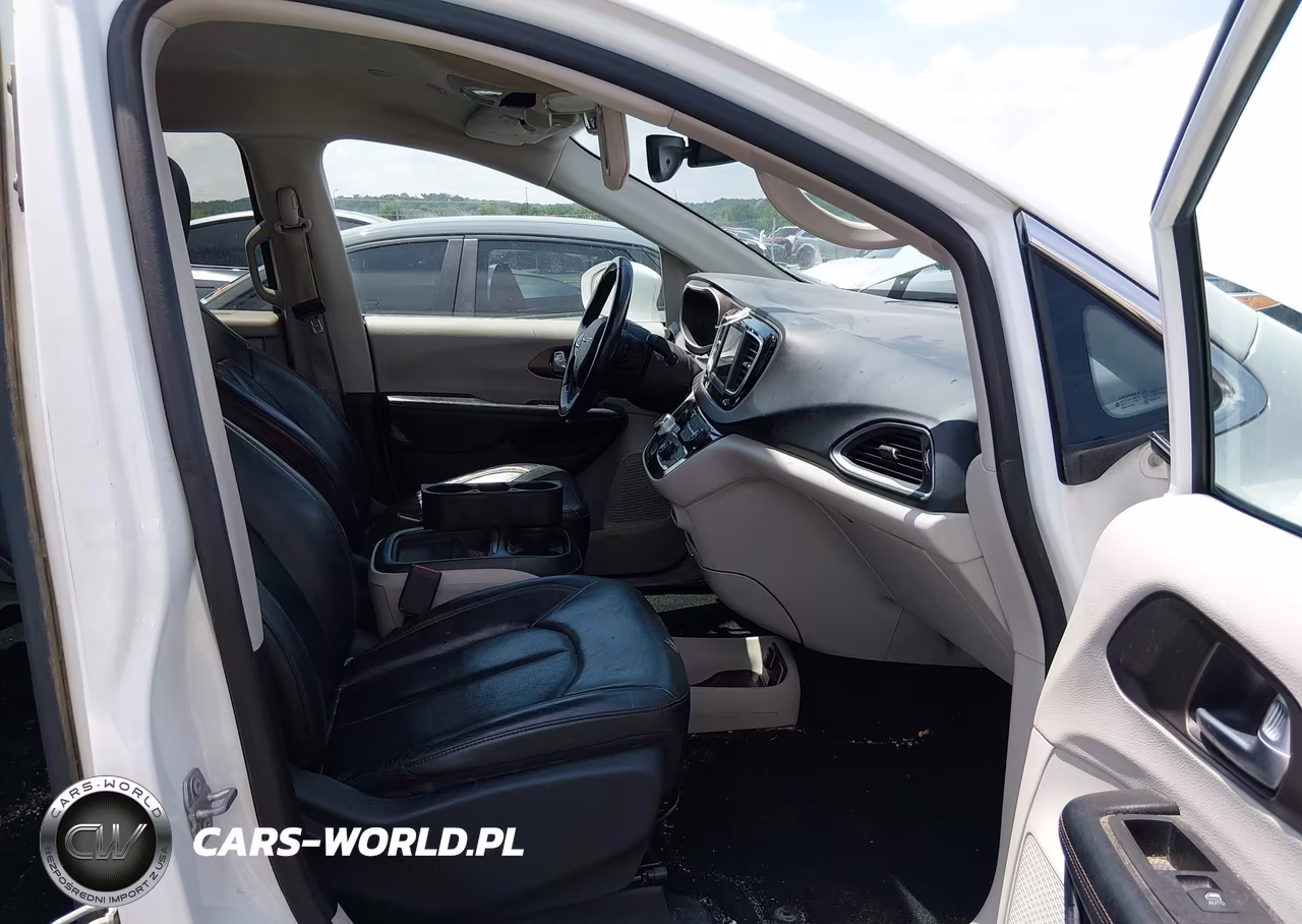 2019 Chrysler Pacifica Touring L VIN:2C4RC1BG5KR531704 - 5