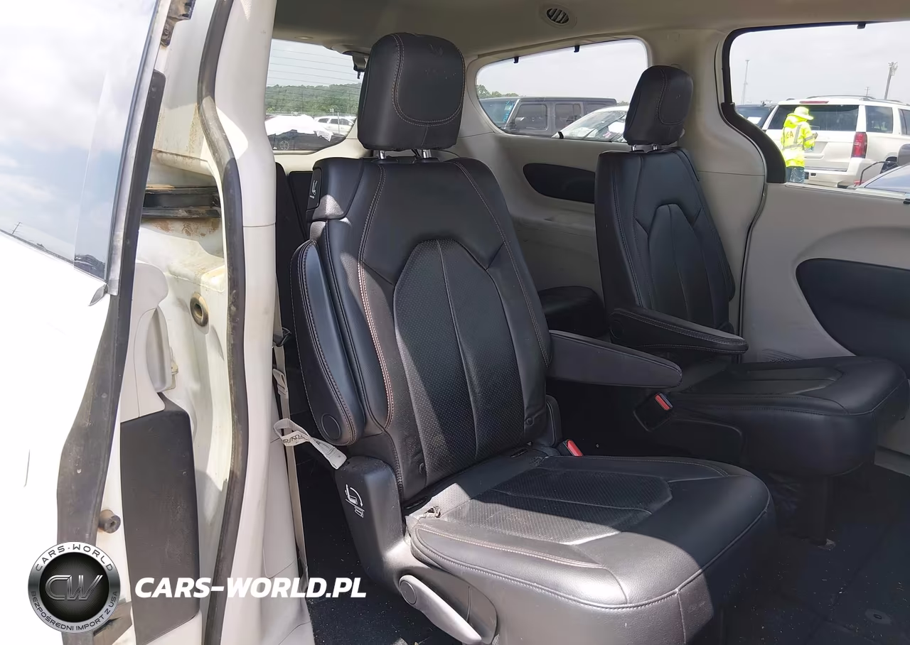 2019 Chrysler Pacifica Touring L VIN:2C4RC1BG5KR531704 - 8