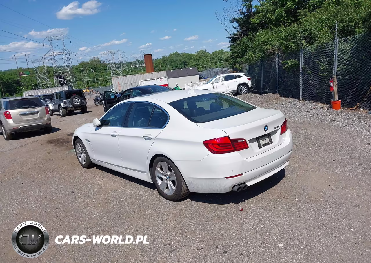2012 BMW 528I xDrive VIN:WBAXH5C59CDW10890 - 3