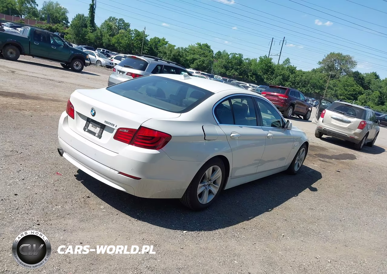 2012 BMW 528I xDrive VIN:WBAXH5C59CDW10890 - 4