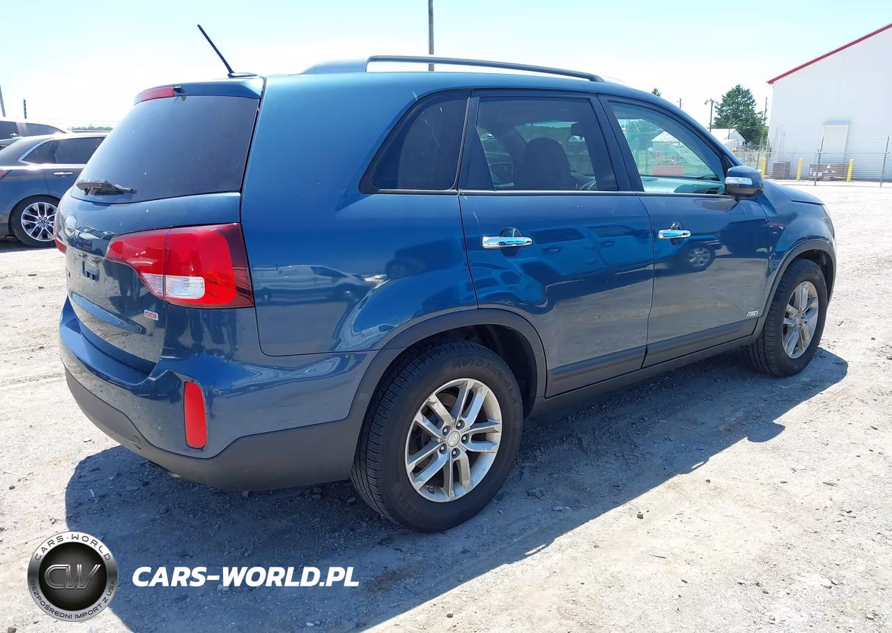 2015 Kia Sorento Lx VIN:5XYKTCA61FG551951 - 4
