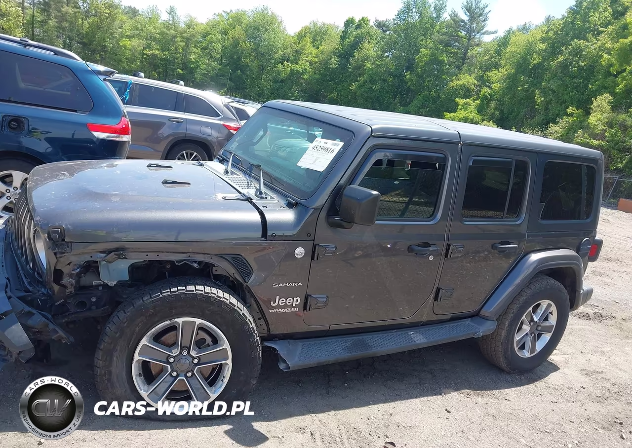 2018 Jeep Wrangler Unlimited Sahara 4X4 VIN:1C4HJXEG2JW240308 - 13
