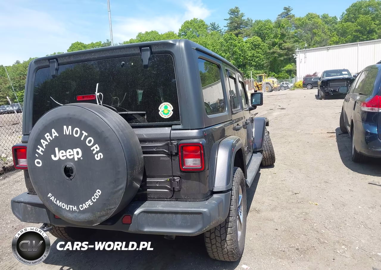 2018 Jeep Wrangler Unlimited Sahara 4X4 VIN:1C4HJXEG2JW240308 - 4