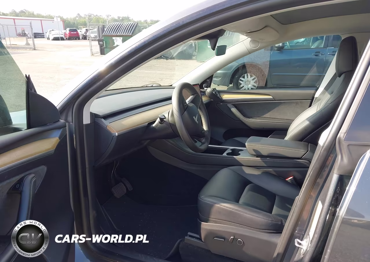 2023 Tesla Model Y VIN:7SAYGDEE9PA032855 - 5
