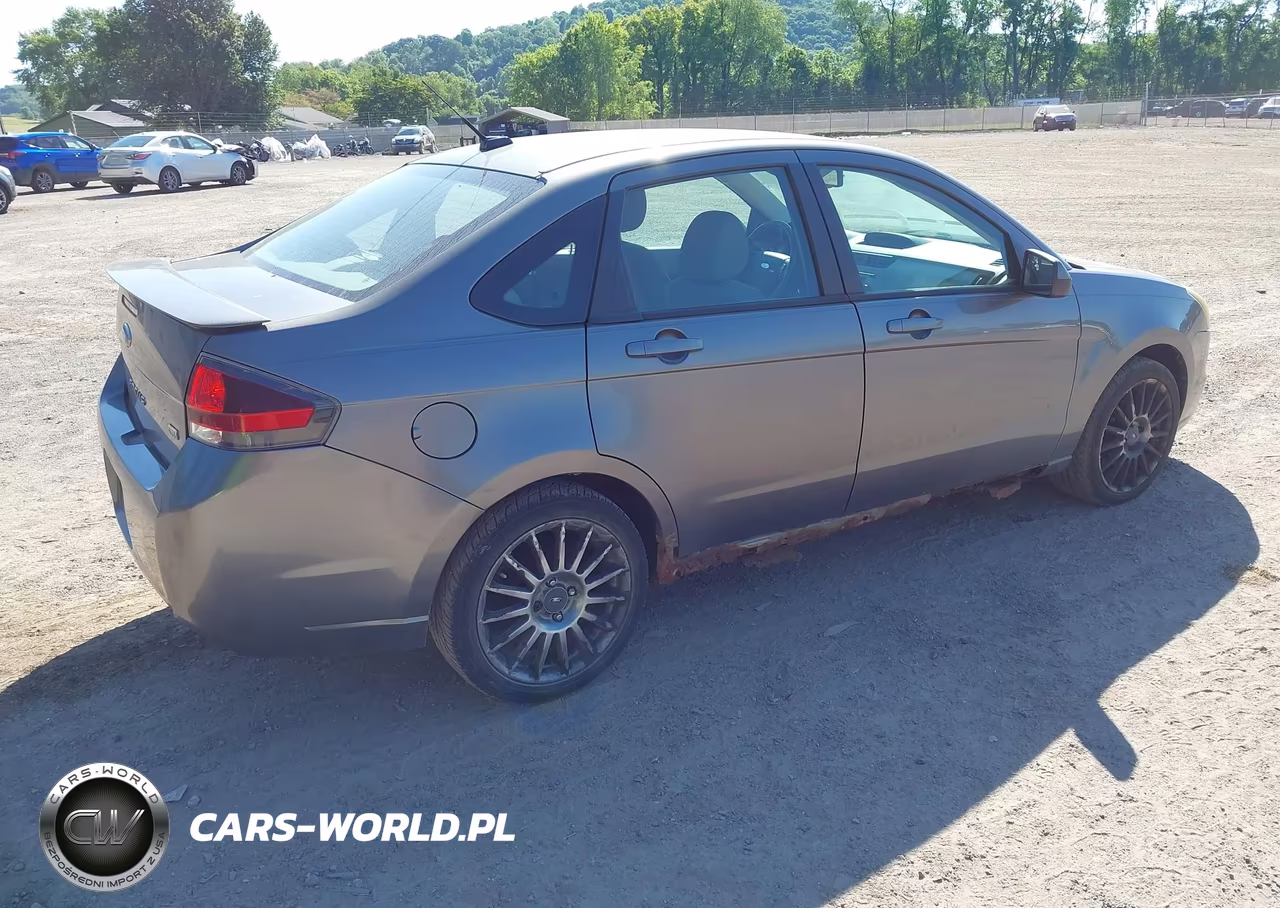 2010 Ford Focus Ses VIN:1FAHP3GN0AW222799 - 4