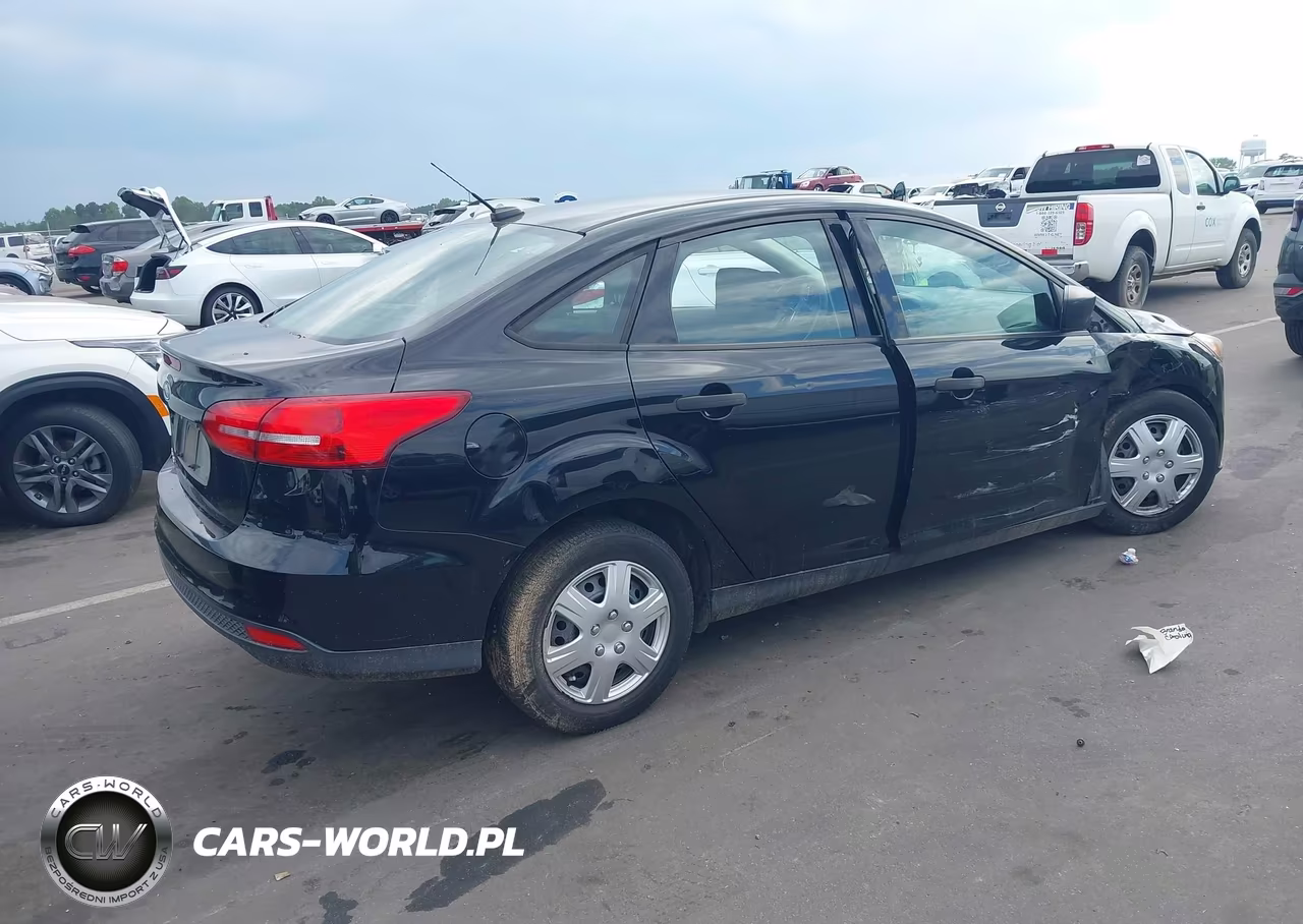 2017 Ford Focus S VIN:1FADP3E27HL251672 - 4