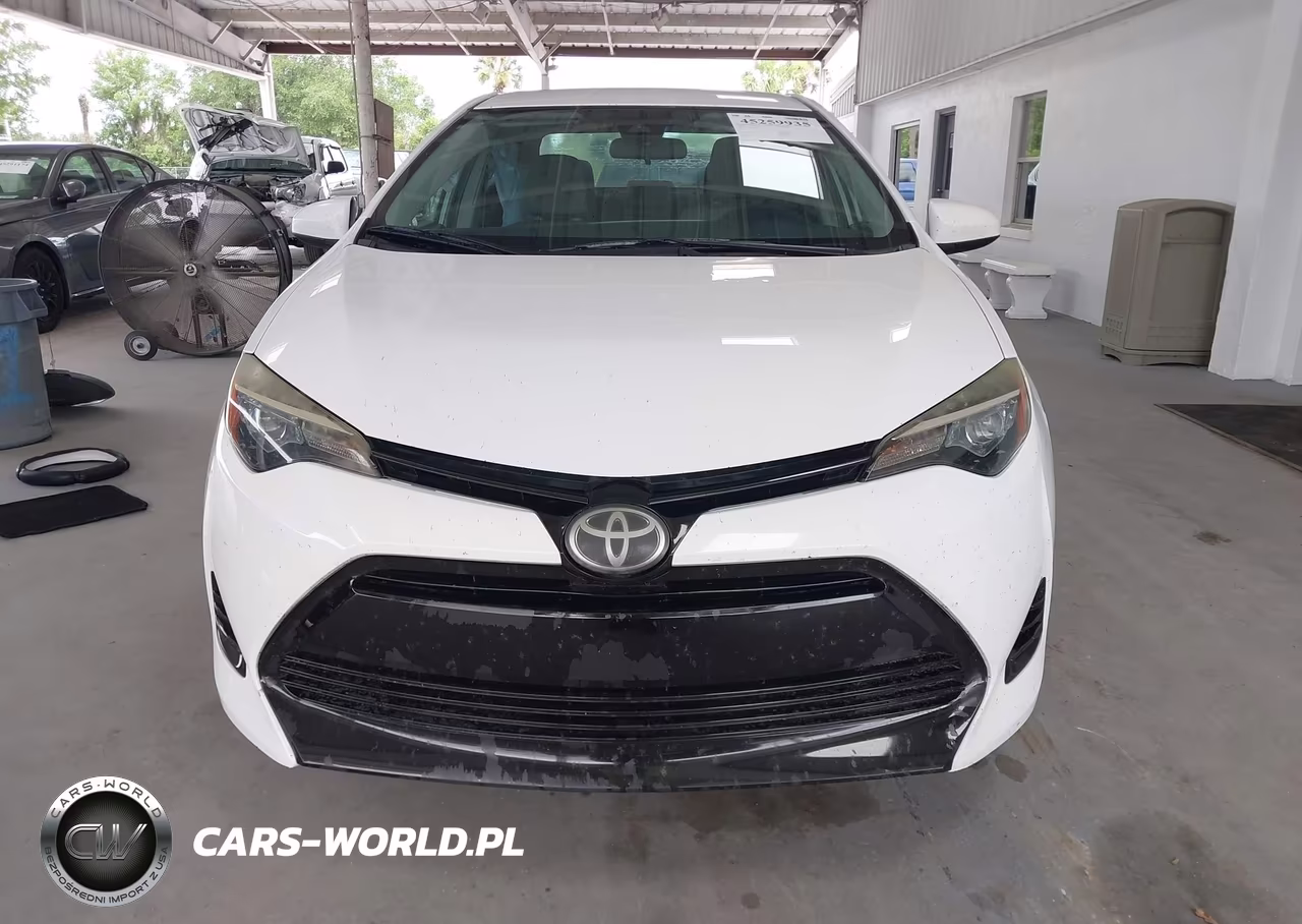 2018 Toyota Corolla Le VIN:5YFBURHE7JP836056 - 12
