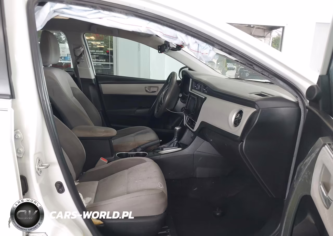2018 Toyota Corolla Le VIN:5YFBURHE7JP836056 - 5