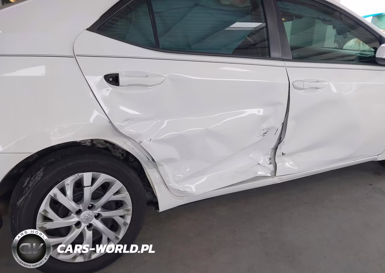 2018 Toyota Corolla Le VIN:5YFBURHE7JP836056 - 6