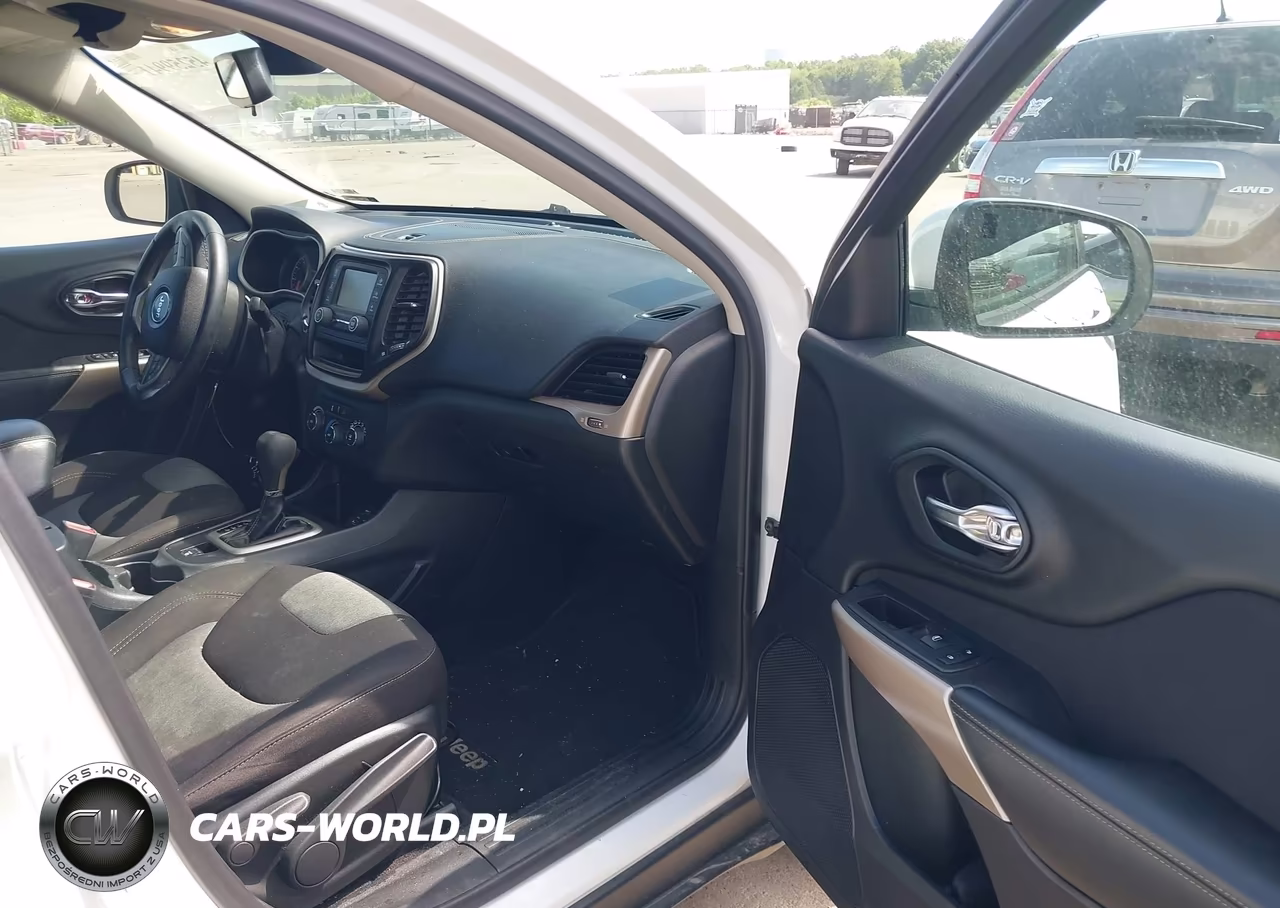 2018 Jeep Cherokee Latitude Fwd VIN:1C4PJLCB7JD577189 - 5