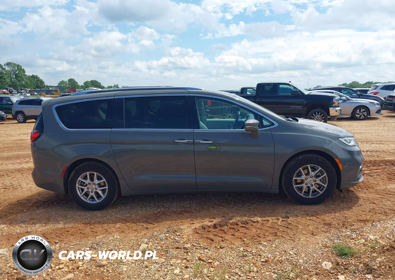 2021 Chrysler Pacifica Touring L VIN:2C4RC1BGXMR591903 - 13