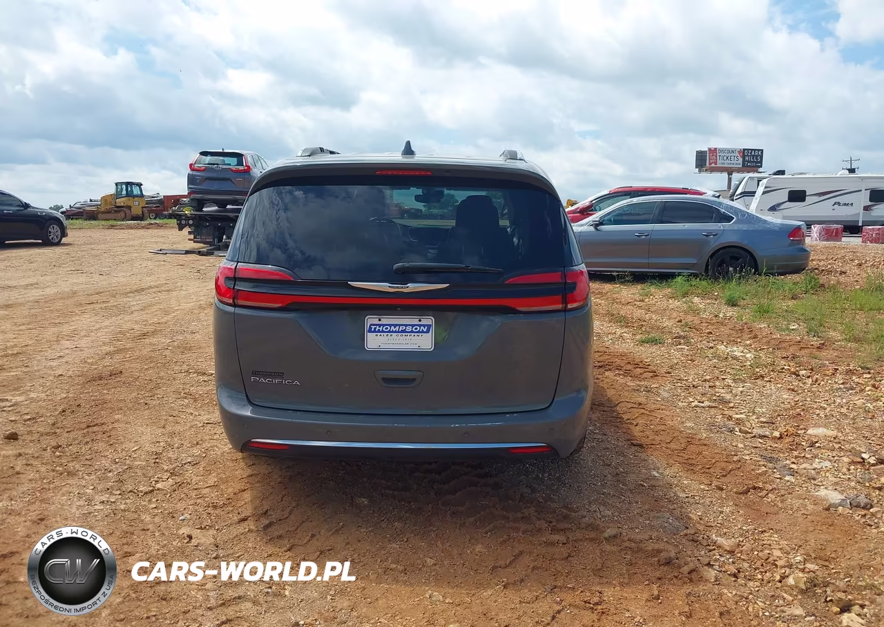 2021 Chrysler Pacifica Touring L VIN:2C4RC1BGXMR591903 - 16