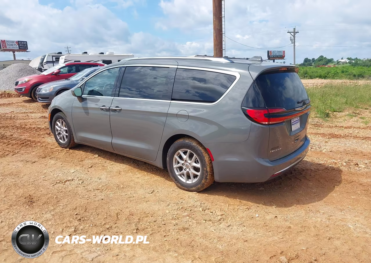 2021 Chrysler Pacifica Touring L VIN:2C4RC1BGXMR591903 - 3