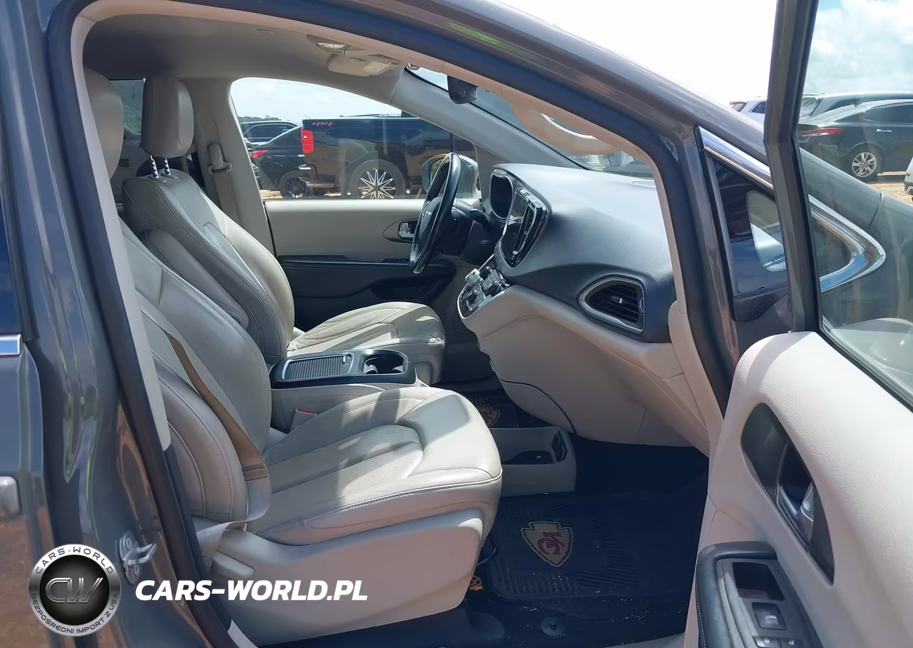 2021 Chrysler Pacifica Touring L VIN:2C4RC1BGXMR591903 - 5