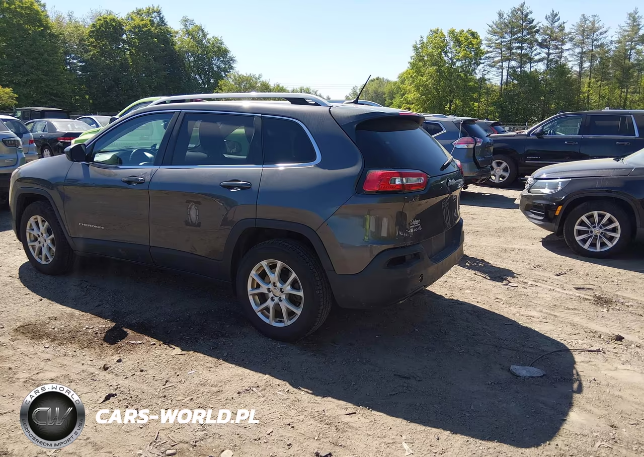 2017 Jeep Cherokee Latitude 4X4 VIN:1C4PJMCB4HW509937 - 3