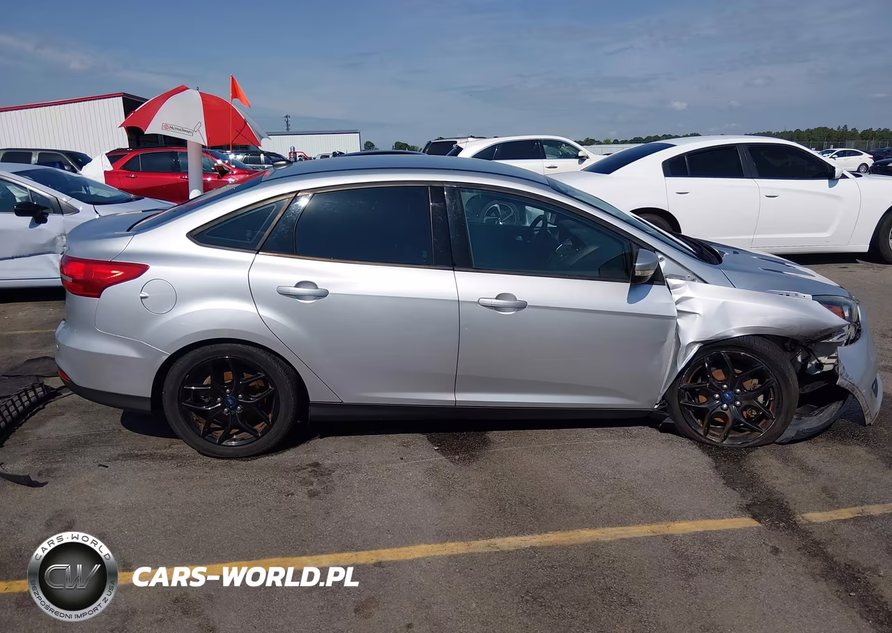 2016 Ford Focus Se VIN:1FADP3F23GL391537 - 13