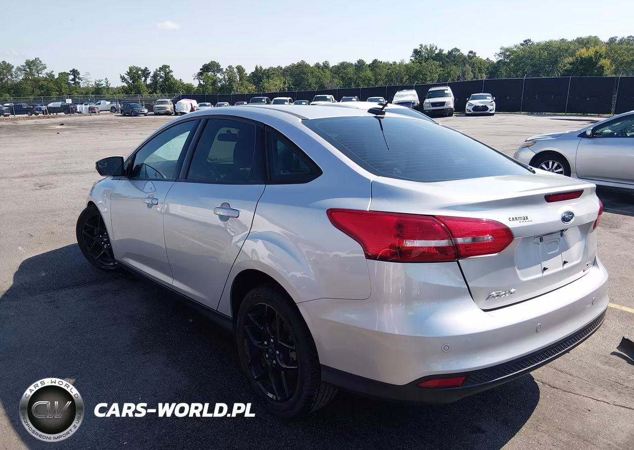 2016 Ford Focus Se VIN:1FADP3F23GL391537 - 3