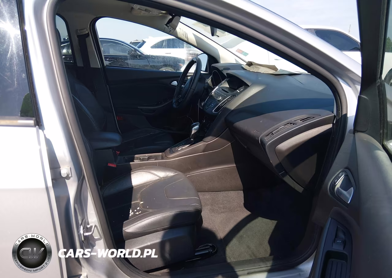 2016 Ford Focus Se VIN:1FADP3F23GL391537 - 5