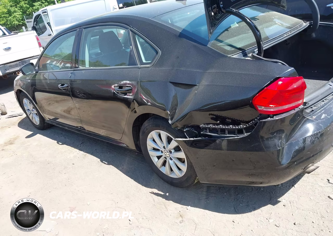 2015 Volkswagen Passat 1.8T Wolfsburg Edition VIN:1VWAT7A30FC074424 - 3