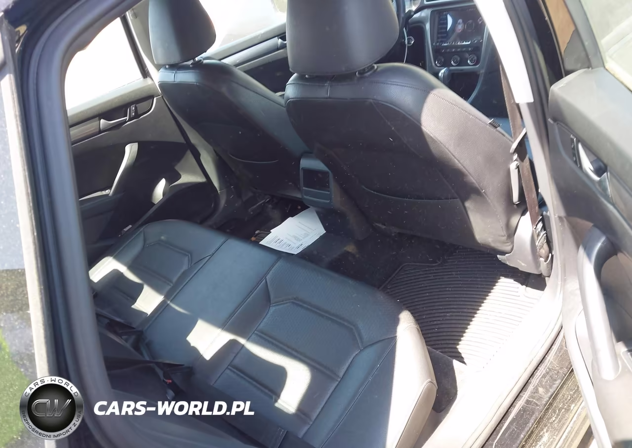 2015 Volkswagen Passat 1.8T Wolfsburg Edition VIN:1VWAT7A30FC074424 - 8