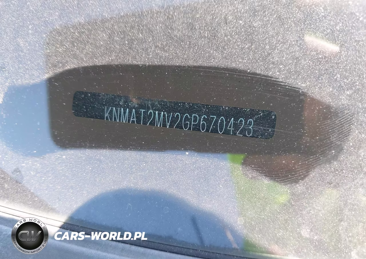 2016 Nissan Rogue S VIN:KNMAT2MV2GP670423 - 17