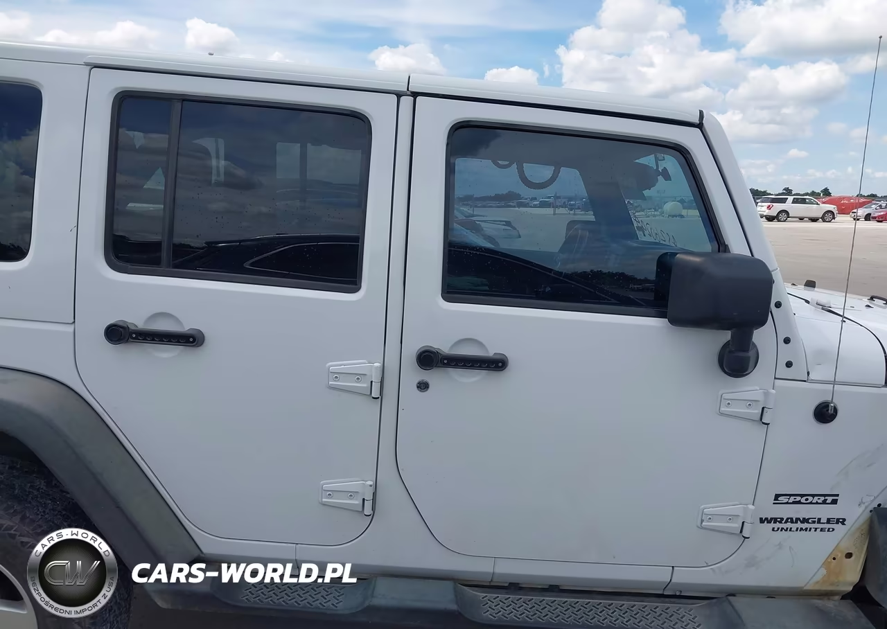 2014 Jeep Wrangler Unlimited Sport VIN:1C4BJWDG2EL126835 - 13