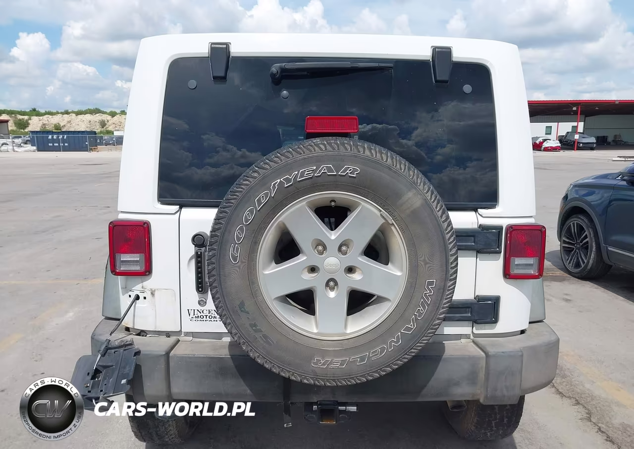 2014 Jeep Wrangler Unlimited Sport VIN:1C4BJWDG2EL126835 - 16