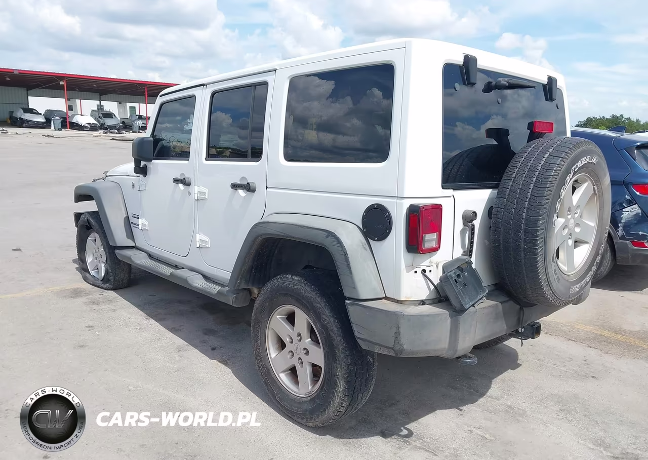 2014 Jeep Wrangler Unlimited Sport VIN:1C4BJWDG2EL126835 - 3