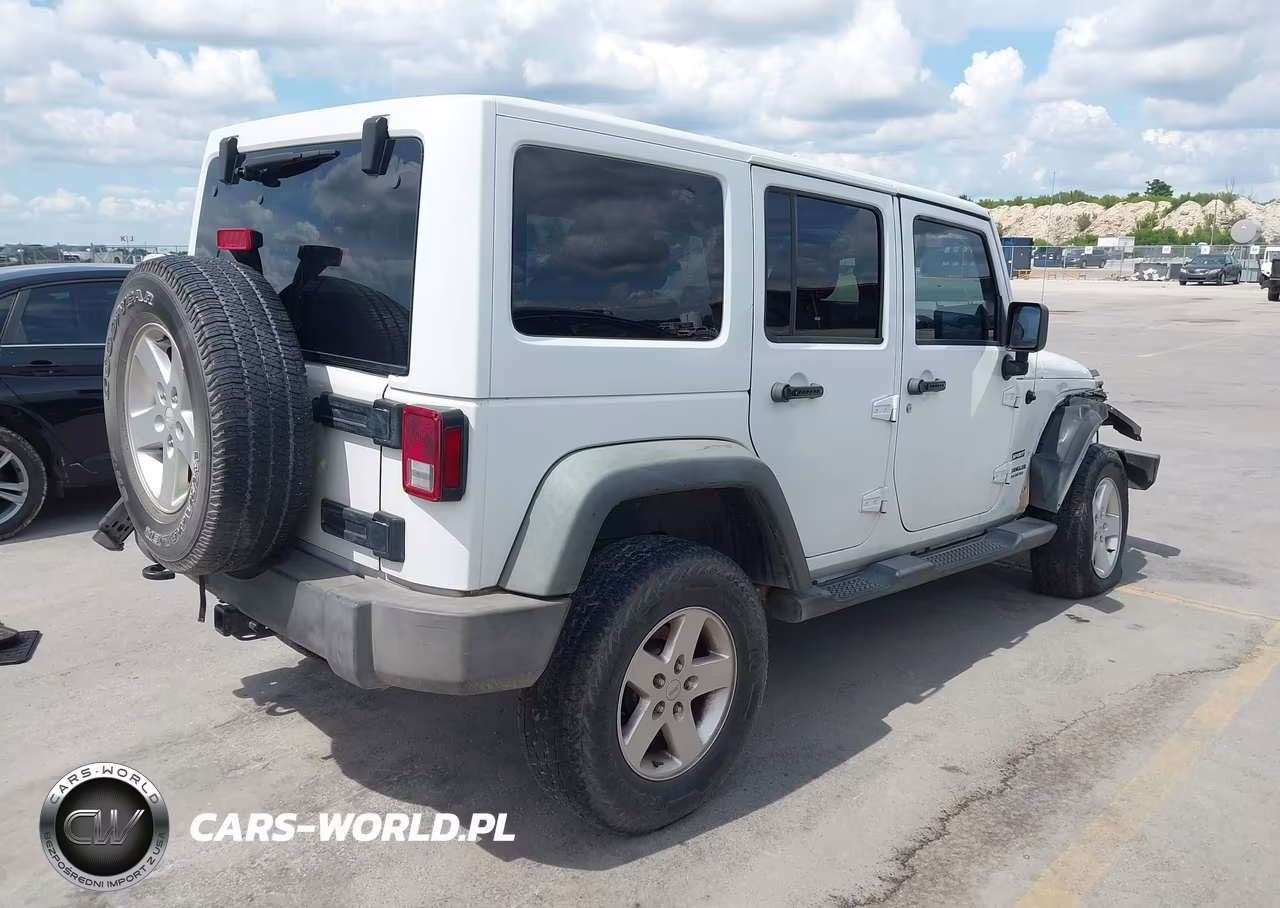 2014 Jeep Wrangler Unlimited Sport VIN:1C4BJWDG2EL126835 - 4