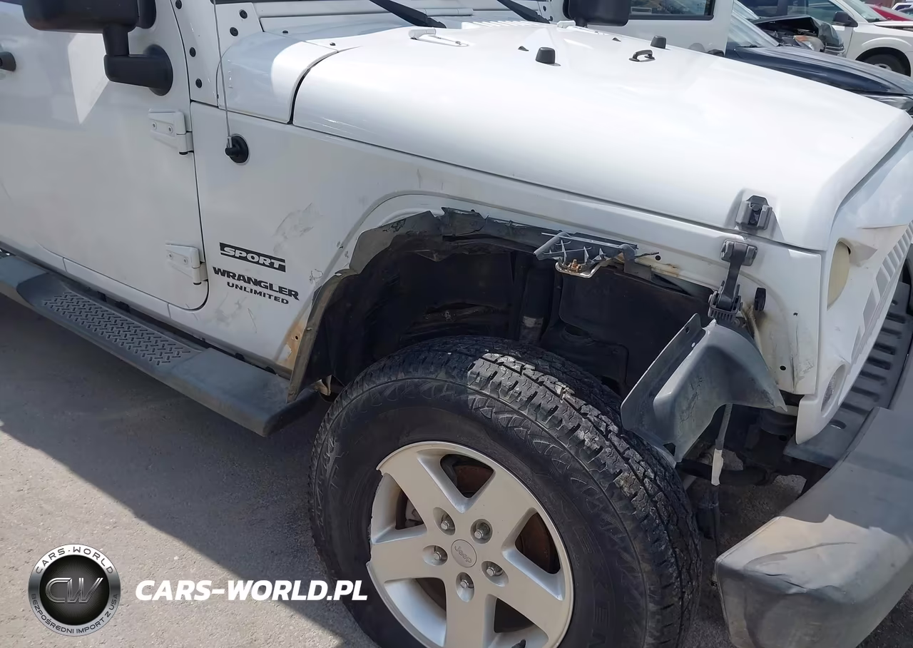 2014 Jeep Wrangler Unlimited Sport VIN:1C4BJWDG2EL126835 - 6