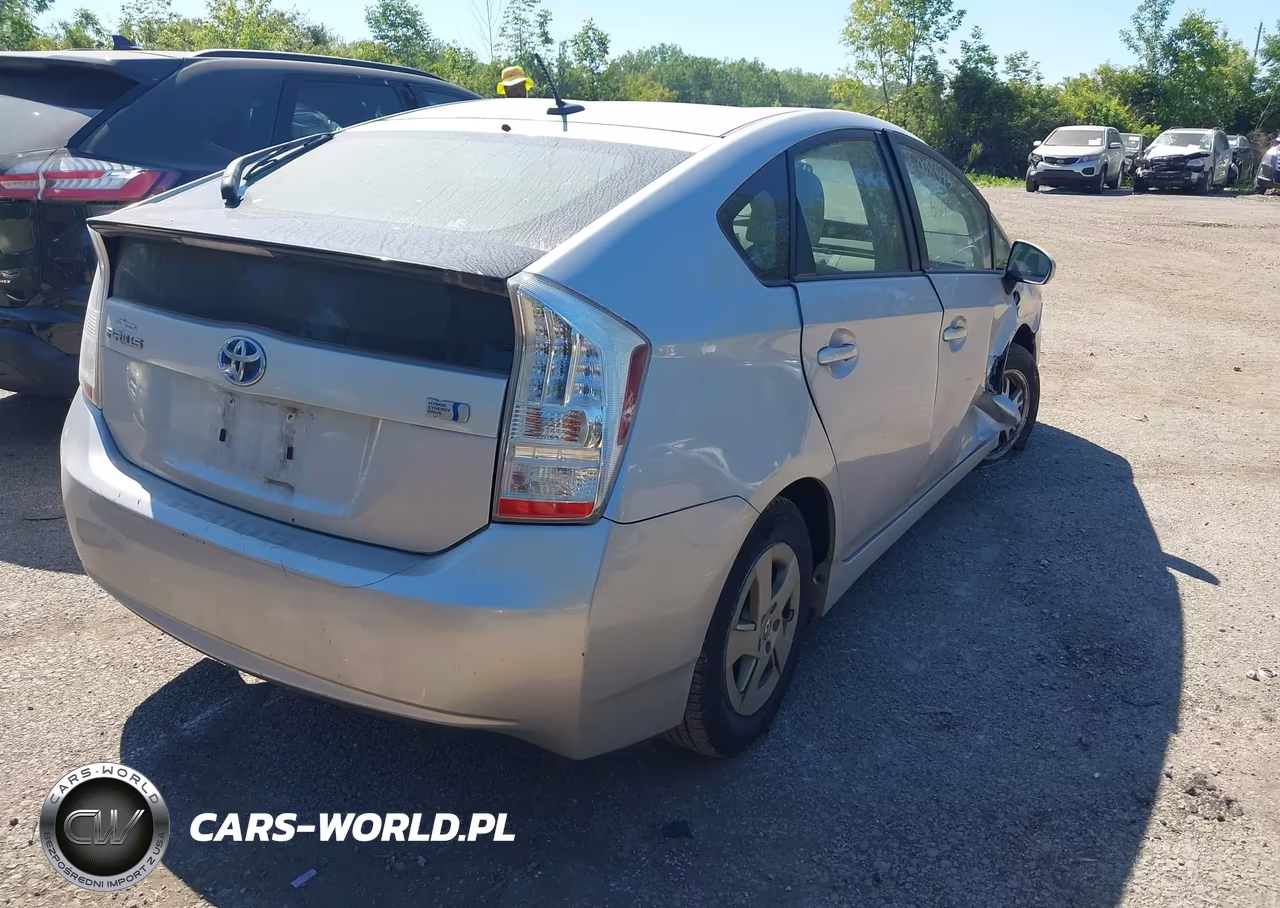 2011 Toyota Prius Two VIN:JTDKN3DU8B0313552 - 4
