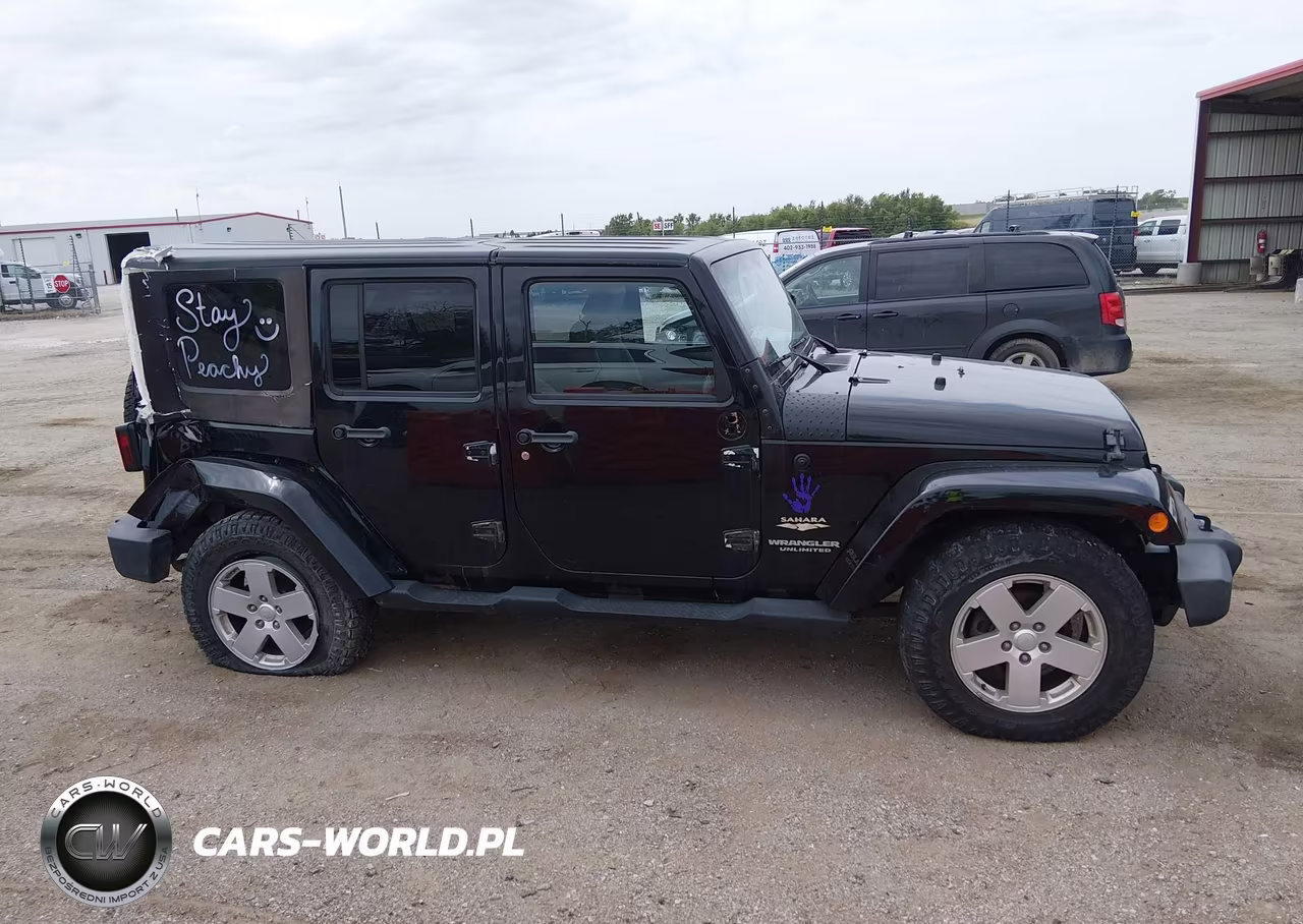 2007 Jeep Wrangler Unlimited Sahara VIN:1J4GA59117L120476 - 13