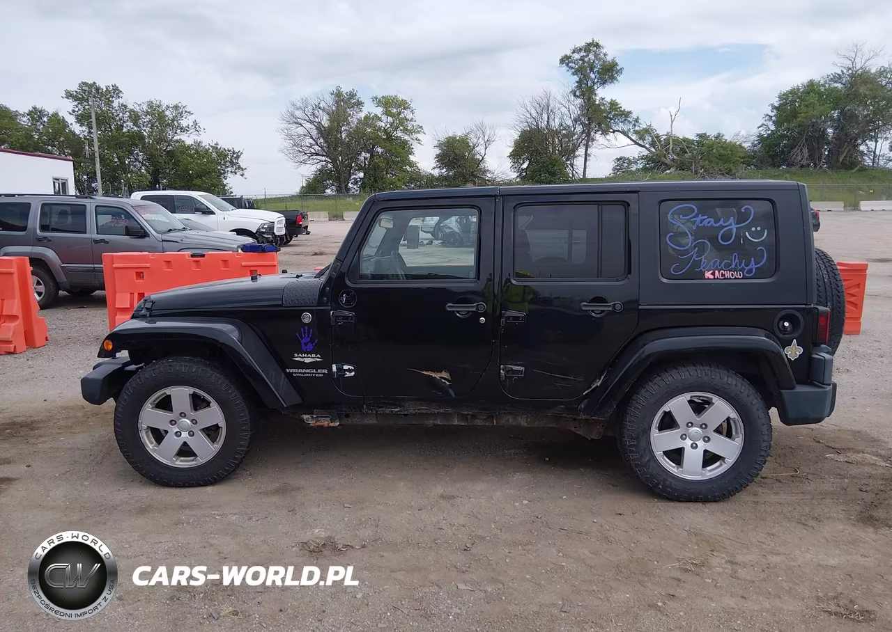 2007 Jeep Wrangler Unlimited Sahara VIN:1J4GA59117L120476 - 14