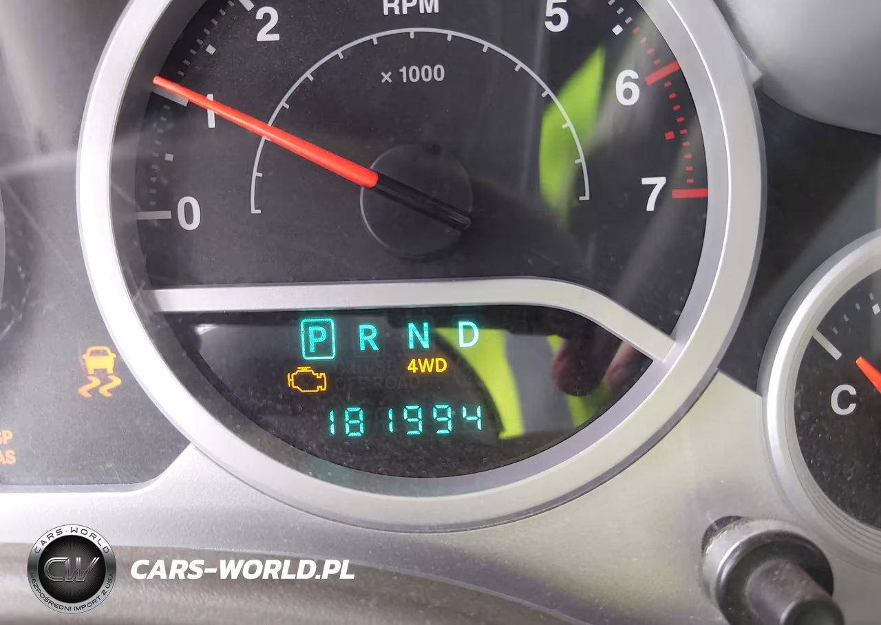 2007 Jeep Wrangler Unlimited Sahara VIN:1J4GA59117L120476 - 15