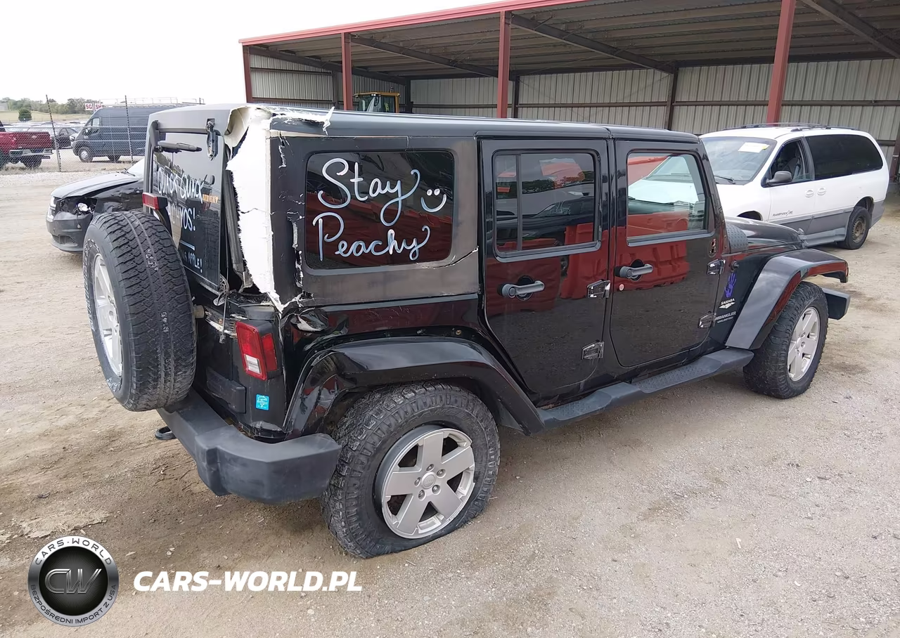 2007 Jeep Wrangler Unlimited Sahara VIN:1J4GA59117L120476 - 4