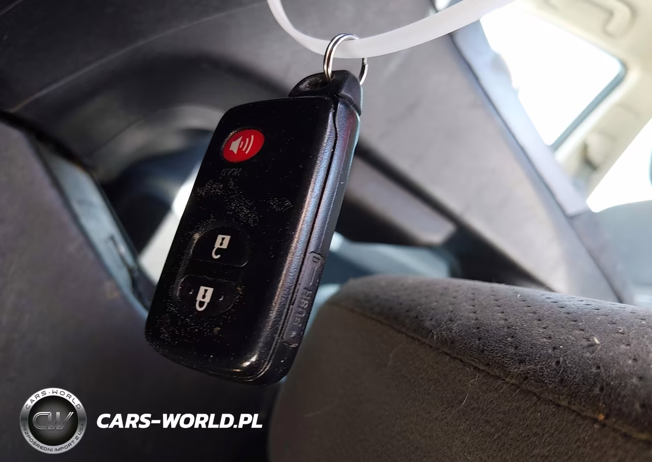 2013 Toyota Prius Two VIN:JTDKN3DUXD1630200 - 11