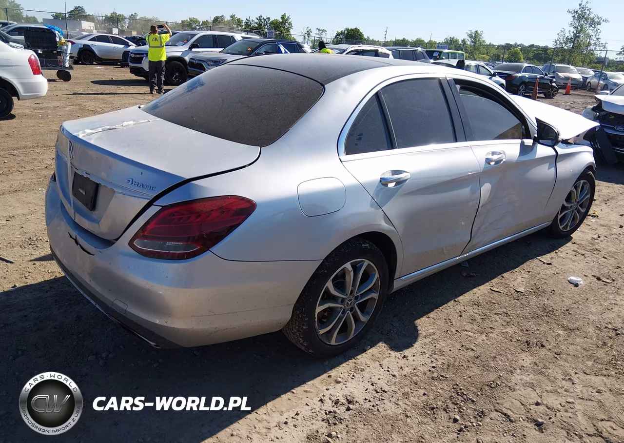 2017 Mercedes-Benz C 300 4Matic VIN:55SWF4KB0HU221964 - 4