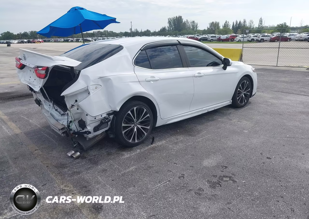 2018 Toyota Camry Se VIN:4T1B11HK0JU154103 - 4
