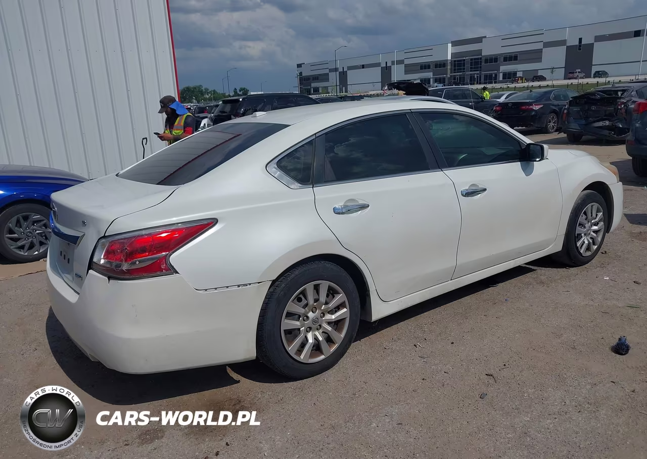 2014 Nissan Altima 2.5 S VIN:1N4AL3AP1EN254745 - 4