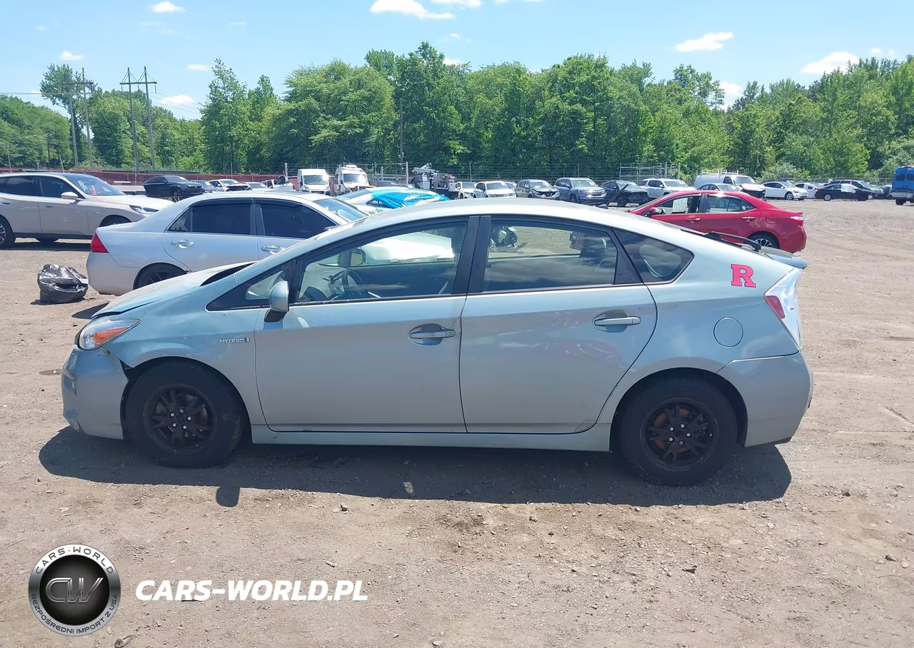 2014 Toyota Prius Two VIN:JTDKN3DU5E1748835 - 15