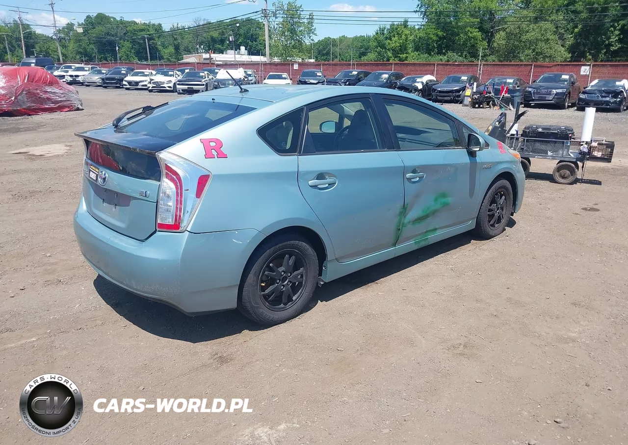 2014 Toyota Prius Two VIN:JTDKN3DU5E1748835 - 4