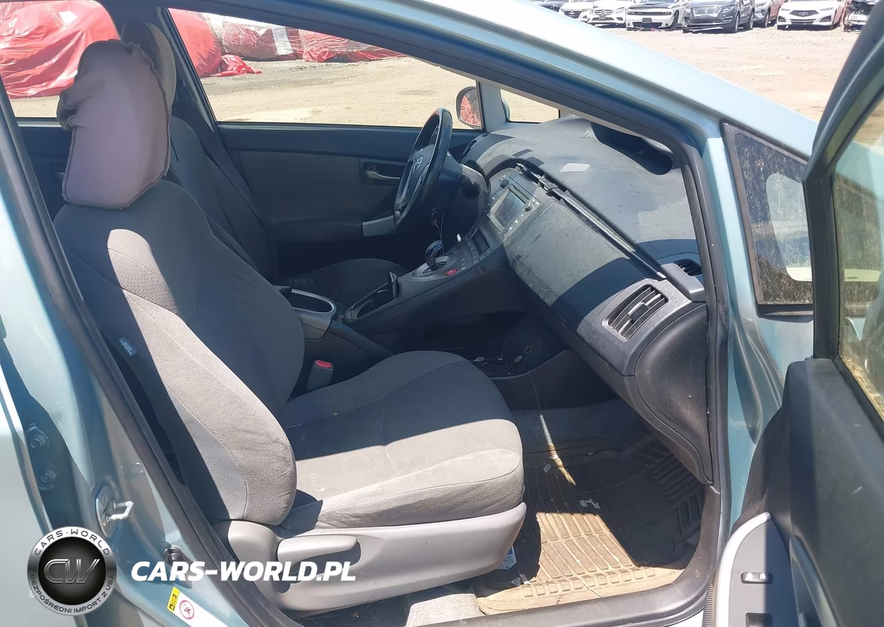 2014 Toyota Prius Two VIN:JTDKN3DU5E1748835 - 5