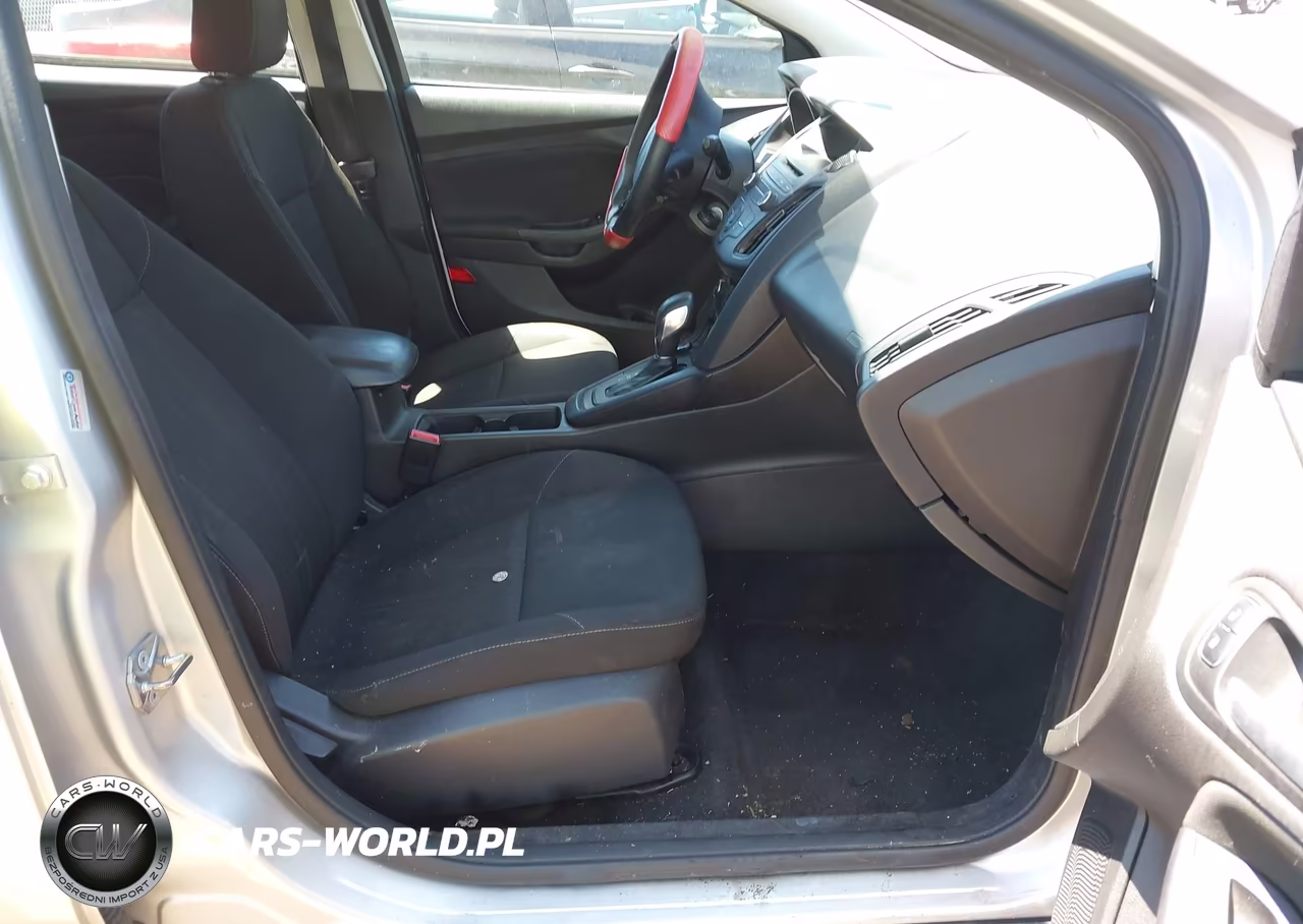 2017 Ford Focus Se VIN:1FADP3K22HL231544 - 5