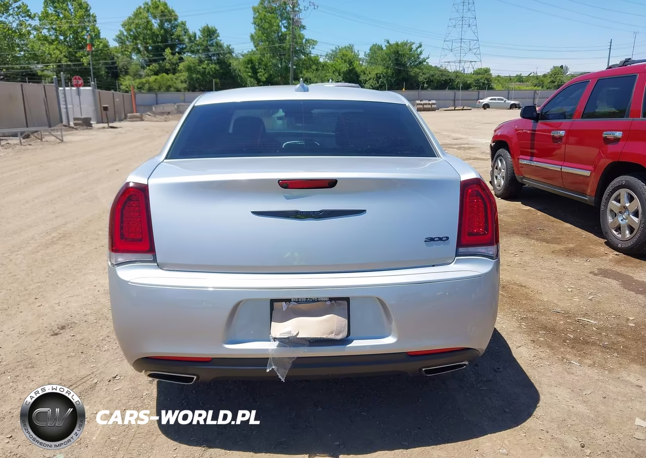 2020 Chrysler 300 Touring VIN:2C3CCAAG0LH239395 - 17