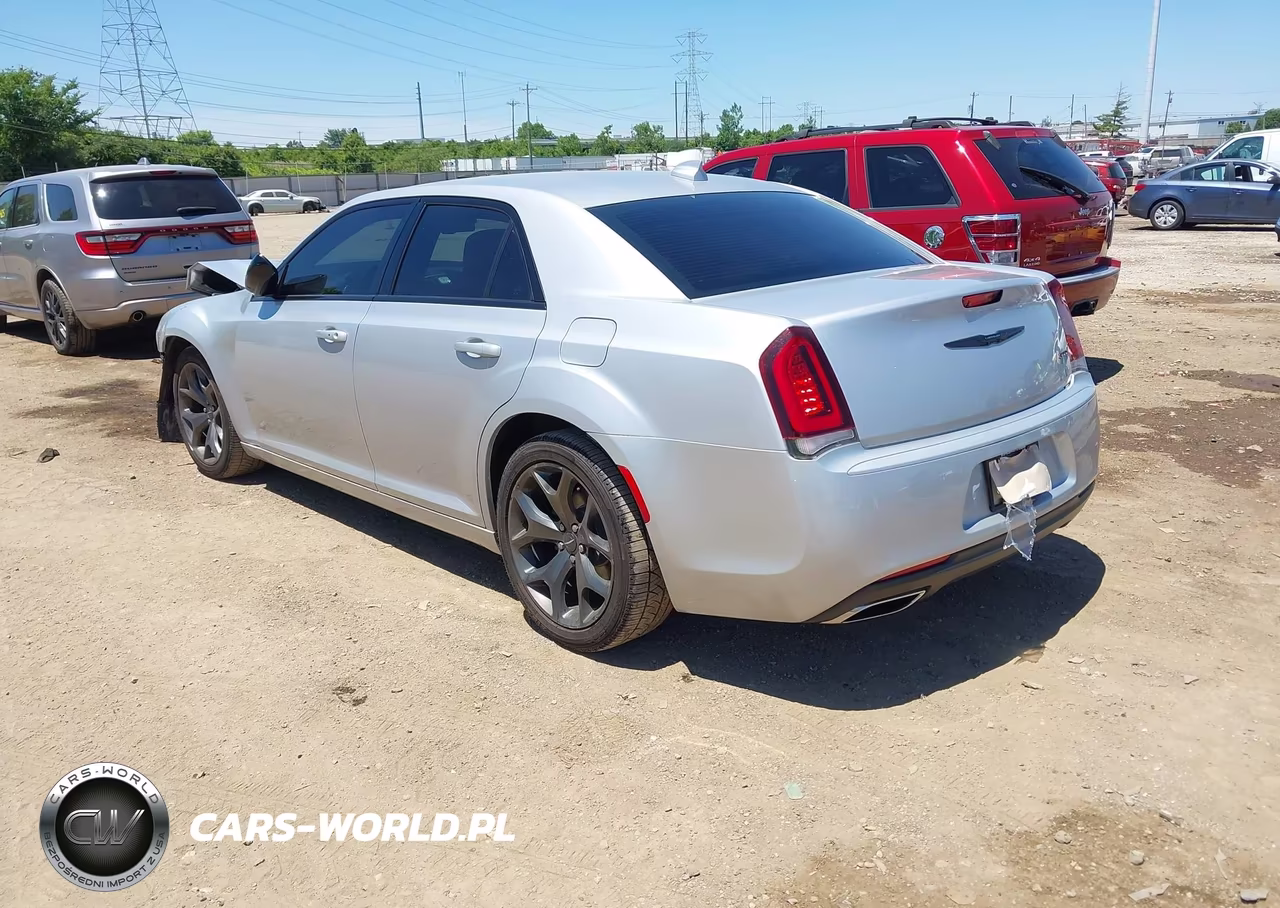 2020 Chrysler 300 Touring VIN:2C3CCAAG0LH239395 - 3